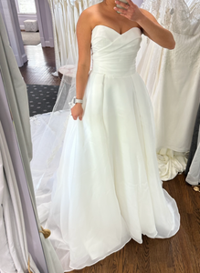 Pronovias 'Geiranger' wedding dress size-08 NEW