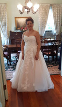 Load image into Gallery viewer, David&#39;s Bridal &#39;WG3861&#39; wedding dress size-14 PREOWNED
