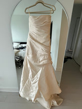 Load image into Gallery viewer, Vwidon by carla &amp; kenneth &#39;VW1367 GA&#39; wedding dress size-04 PREOWNED
