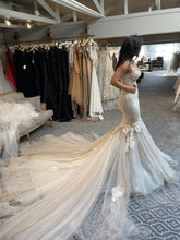 Load image into Gallery viewer, Galia lahav &#39;Tony&#39; wedding dress size-06 NEW
