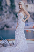 Load image into Gallery viewer, Pallas Couture &#39;Lace&#39; size 4 used wedding dress side view on bride
