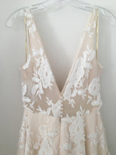 Load image into Gallery viewer, Jenny Yoo &#39;Riley&#39; wedding dress size-08 SAMPLE
