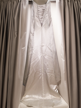Load image into Gallery viewer, Maggie Sottero &#39;J861 - HC&#39; wedding dress size-06 PREOWNED
