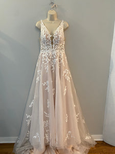 Essense of Australia 'D3023' wedding dress size-08 NEW