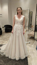 Load image into Gallery viewer, BHLDN &#39;Carmel Gown&#39; wedding dress size-02 PREOWNED
