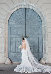 Berta 'Ivory White Lace 14-20' size 4 used wedding dress side view on model