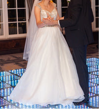 Load image into Gallery viewer, Cristiano Lucci &#39;12962&#39; wedding dress size-06 PREOWNED
