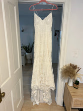 Load image into Gallery viewer, Modern Trousseau &#39;Colby &#39; wedding dress size-04 PREOWNED
