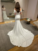 Load image into Gallery viewer, Sarah Seven &#39;Blake Dress with Jack Train&#39; wedding dress size-02 PREOWNED
