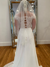 Load image into Gallery viewer, Ti Adora by Allison Webb &#39;7857&#39; wedding dress size-04 NEW

