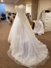 Load image into Gallery viewer, Pronovias &#39;Alcanar&#39; wedding dress size-10 NEW
