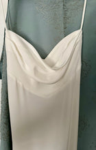 Load image into Gallery viewer, Lovely Bride &#39;Autumn&#39; wedding dress size-04 PREOWNED
