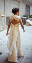 Load image into Gallery viewer, Lea Ann Belter &#39;Alyssa&#39; wedding dress size-00 PREOWNED
