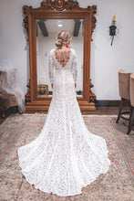 Load image into Gallery viewer, RISH  &#39;Nina&#39; wedding dress size-00 PREOWNED
