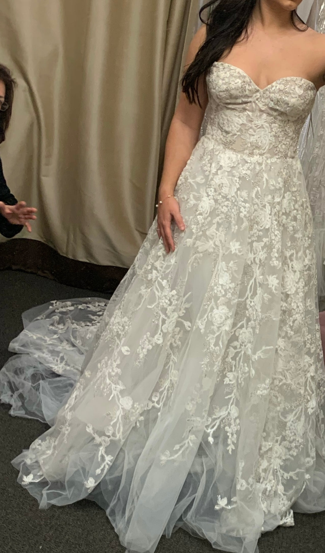 Monique Lhuillier 'Lakely' wedding dress size-04 NEW