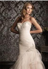 Load image into Gallery viewer, Allure &#39;9002&#39; size 12 new wedding dress front view on model
