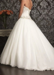 Allure Bridals '9017' size 6 new wedding dress back view on model