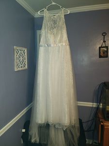 Sydneys closet  'Na' wedding dress size-18 PREOWNED