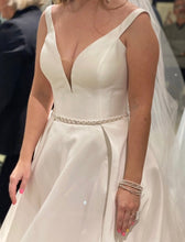 Load image into Gallery viewer, Martina Liana &#39;981&#39; wedding dress size-04 NEW
