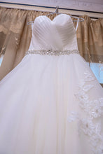 Load image into Gallery viewer, kenneth winston &#39;Ella Rose&#39; wedding dress size-04 PREOWNED
