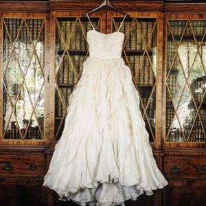 Monique Lhuillier 'Winter 2011' wedding dress size-02 PREOWNED