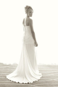 Yvonne de la Vega  'Custom' wedding dress size-04 PREOWNED