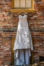 Load image into Gallery viewer, Justin Alexander &#39;88029&#39; wedding dress size-14 PREOWNED

