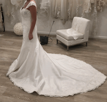 Load image into Gallery viewer, Maggie Sottero &#39;Laynie&#39; wedding dress size-08 SAMPLE
