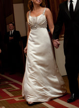 Load image into Gallery viewer, Kenneth Pool &#39;Promise&#39; size 6 used wedding dress front view on bride
