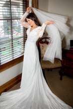 Load image into Gallery viewer, Kathryn Elizabeth &#39;Noelle Hibiscus Collection&#39; wedding dress size-04 PREOWNED
