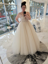 Load image into Gallery viewer, Nicole &amp; Felicia &#39;BL304&#39; wedding dress size-16 NEW
