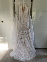 Load image into Gallery viewer, Hayley Paige &#39;West&#39; wedding dress size-04 NEW
