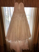 Load image into Gallery viewer, Watters &#39;Not sure&#39; wedding dress size-14 PREOWNED
