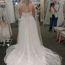 Load image into Gallery viewer, Davids Bridal &#39;Soft Ivory&#39; wedding dress size-12 NEW

