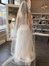 Load image into Gallery viewer, Madison James &#39;Poppy/Boho&#39; wedding dress size-08 NEW
