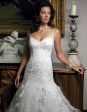 Load image into Gallery viewer, Casablanca &#39;1856&#39; size 6 used wedding dress front view on model
