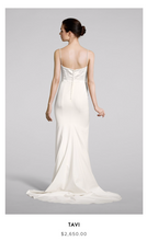 Load image into Gallery viewer, Louvienne &#39;Tavi&#39; size 2 used wedding dress back view on model
