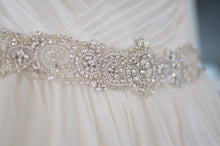 Load image into Gallery viewer, Allure &#39;9065&#39; size 4 used wedding dress front view of belt
