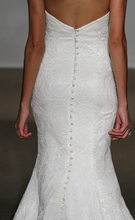 Load image into Gallery viewer, Anna Maier &#39;Alberta&#39; size 8 used wedding dress back view on bride
