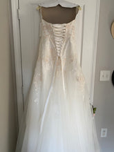 Load image into Gallery viewer, David&#39;s Bridal &#39;WG3862&#39; wedding dress size-04 NEW
