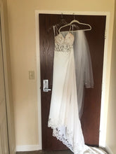 Load image into Gallery viewer, Enzoani &#39;McKinley &#39; wedding dress size-00 NEW
