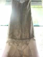 Load image into Gallery viewer, Watters &#39;2011&#39; size 0 used wedding dress back view on hanger
