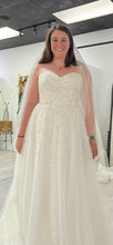 Load image into Gallery viewer, Justin Alexander &#39;VERA 99199LND&#39; wedding dress size-10 SAMPLE
