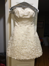 Load image into Gallery viewer, Oscar de la Renta &#39;Floral Applique Short Cocktail Wedding Dress&#39;
