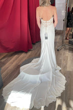 Load image into Gallery viewer, Lillian West &#39;66092&#39; wedding dress size-00 SAMPLE
