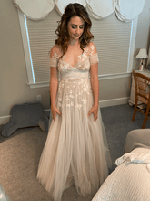 Load image into Gallery viewer, Liz martinez &#39;Yang&#39; wedding dress size-02 PREOWNED
