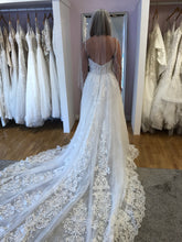 Load image into Gallery viewer, Martin Thornburg &#39;Moncheri Collection&#39; wedding dress size-08 PREOWNED
