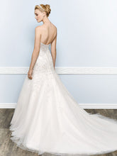 Load image into Gallery viewer, Kenneth Winston &#39;1656&#39; size 6 used wedding dress back view on model
