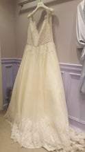 Load image into Gallery viewer, Augusta Jones &#39;Haylee &#39; wedding dress size-18 NEW
