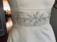 Load image into Gallery viewer, Paloma Blanca &#39;Blue Bird&#39; size 8 used wedding dress front view close up
